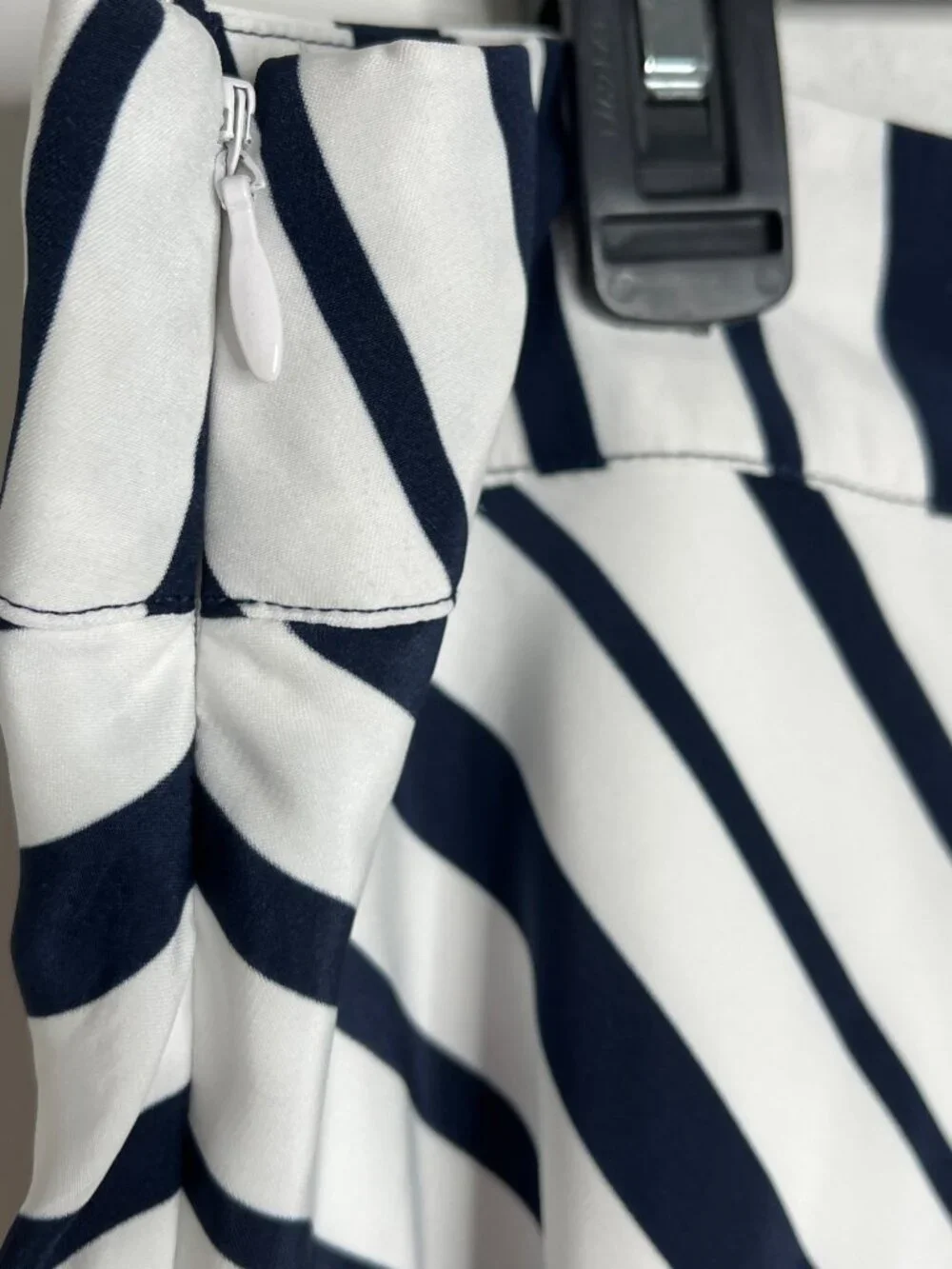 Lane Bryant Plus 22 Chevron Stripe Flare Skirt Navy White Side Zip - Picture 8 of 10